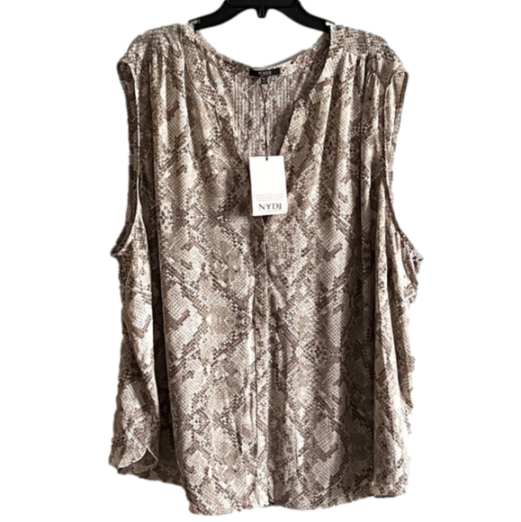 NYDJ Tops - NWT - NYDJ Plus Size snake skin shell - Sz 4x - pair with blazer or shorts!